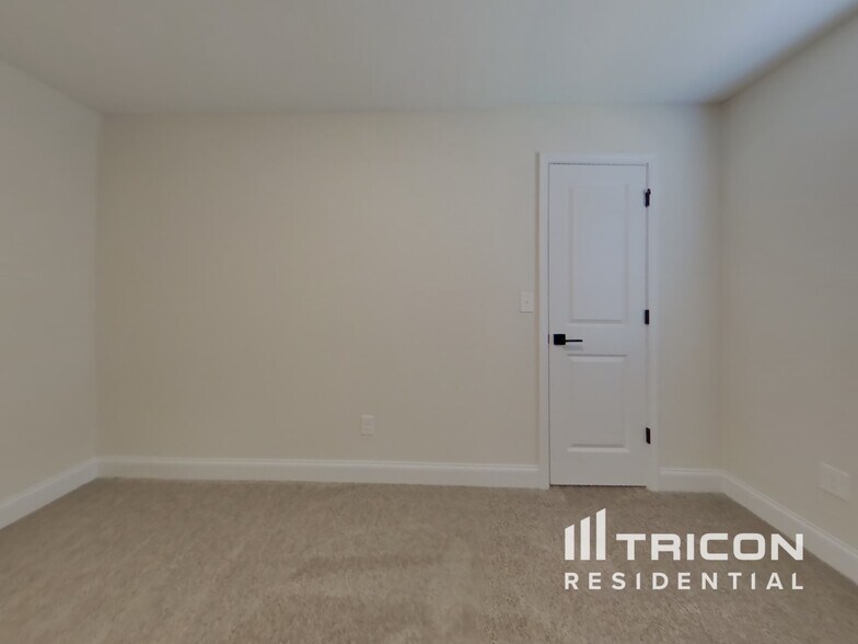 Building Photo - 615 Cantrell Dr