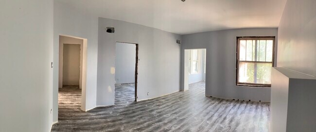 Building Photo - 6036 S Eberhart Ave