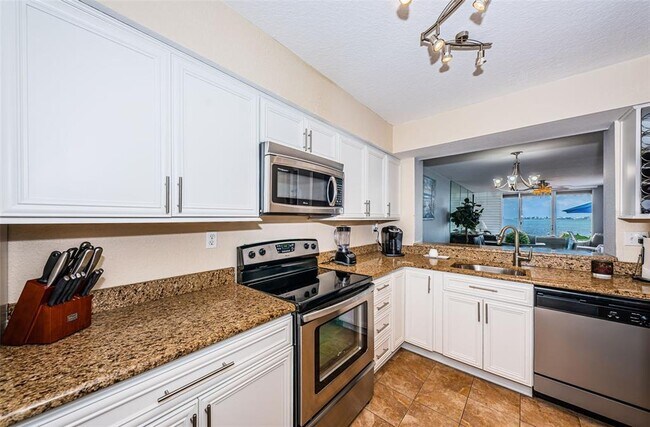 Building Photo - 6105 Bahia Del Mar Cir