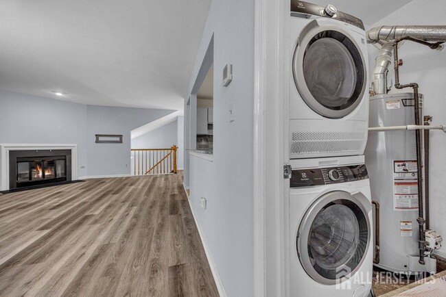 Building Photo - 604 Woodhaven Dr