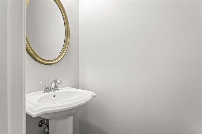 Building Photo - 4324 Laurel Creek Ct SE