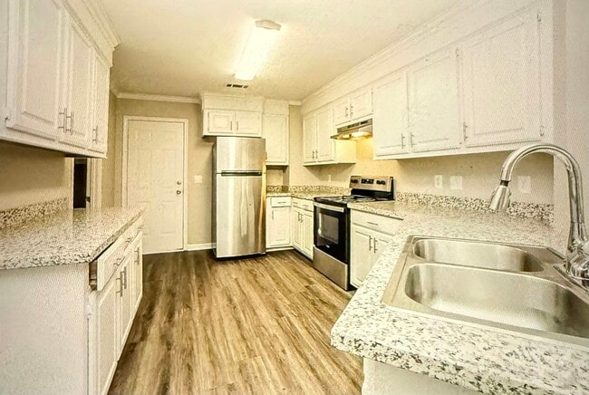 Primary Photo - 260 Chestnut Dr