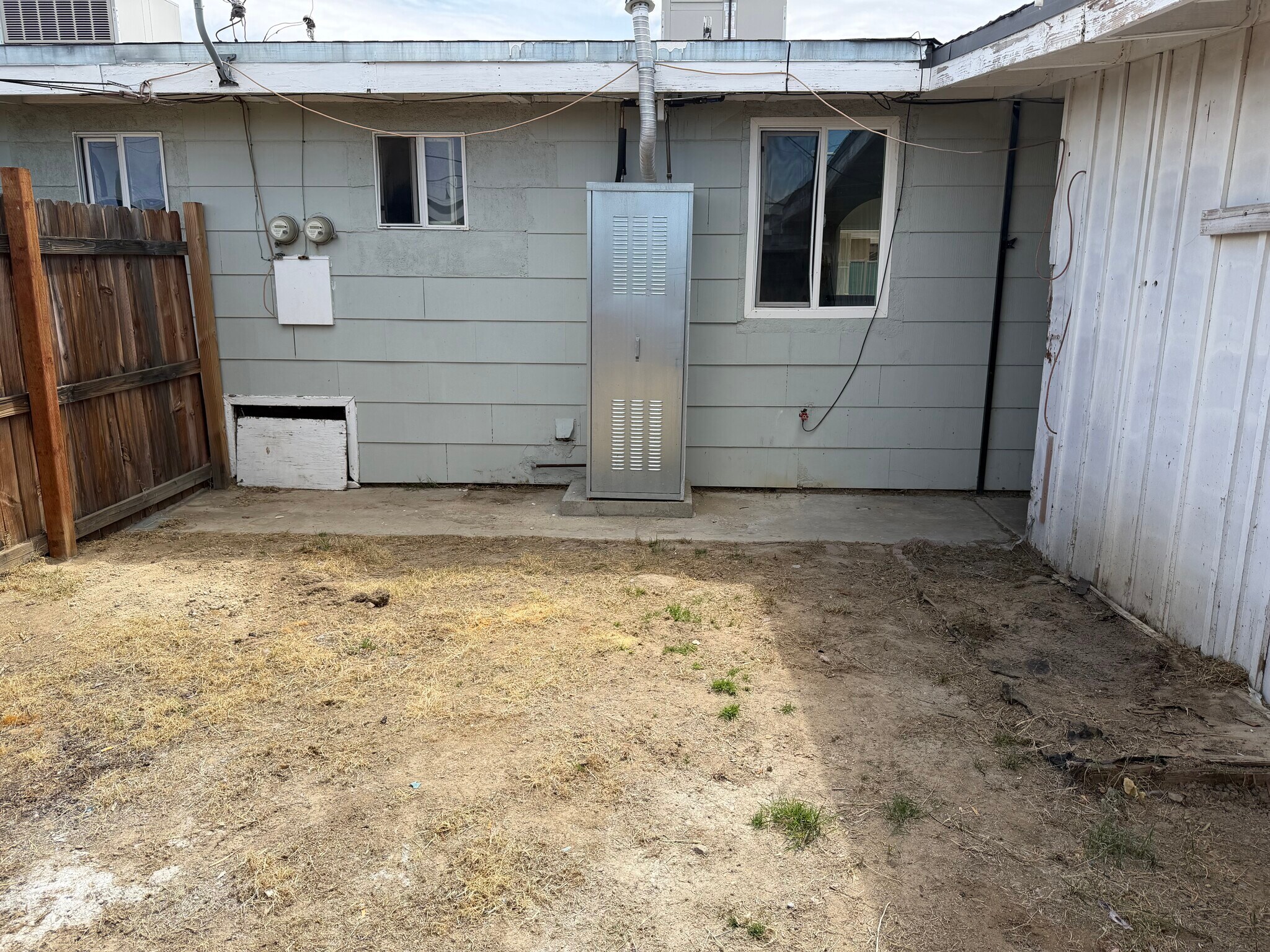 Building Photo - 835 E Avenue Q