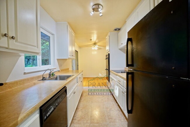 Building Photo - 2309 Fifth Ave