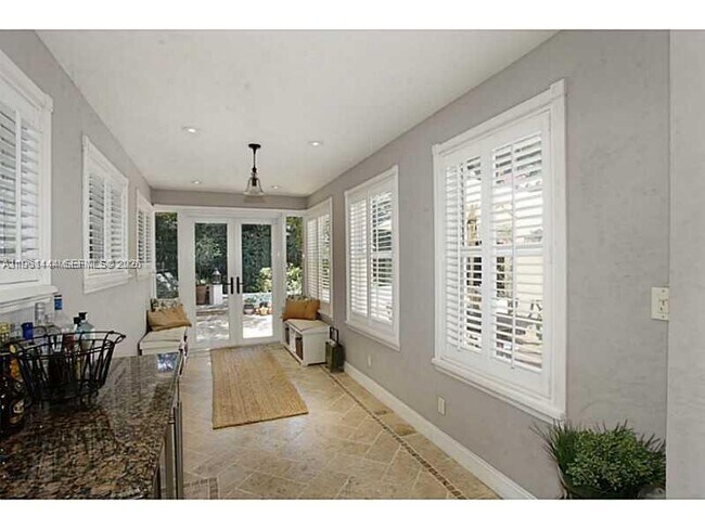 Building Photo - 5621 Alton Rd