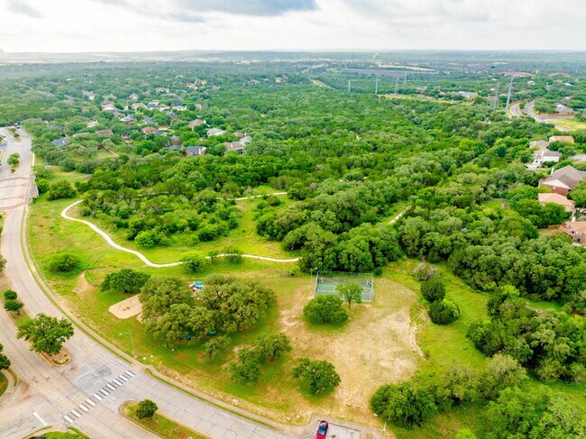 Building Photo - 2 WEEKS FREE RENT WITH 18MO LEASE SIGNED B...