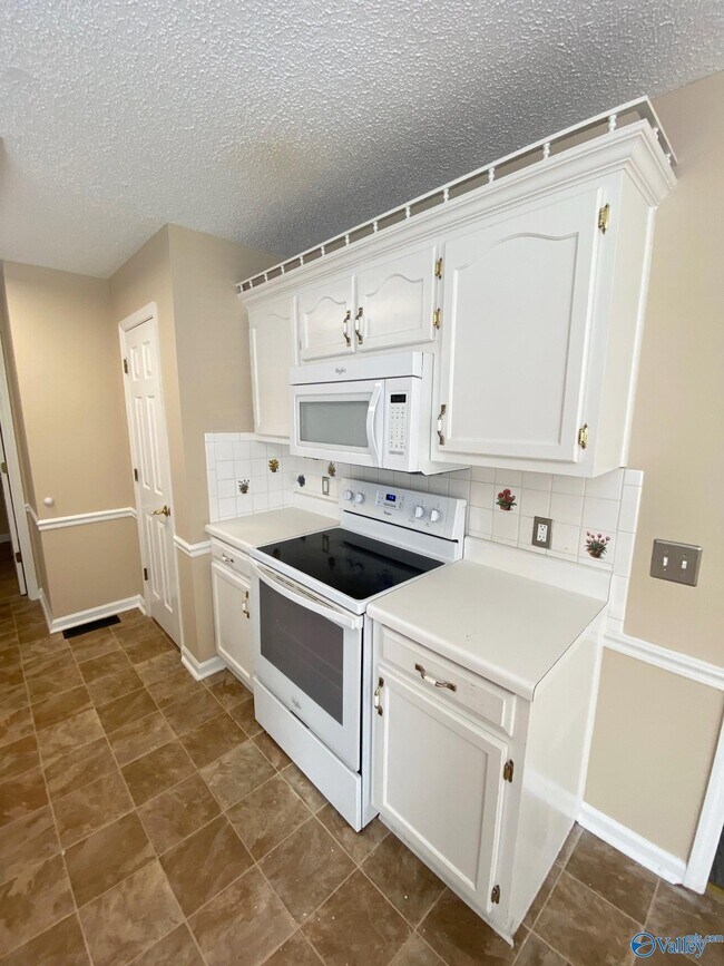 Building Photo - 523 Farmingdale Rd SE