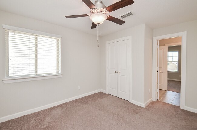 Building Photo - 18 Fountain Bend Ln