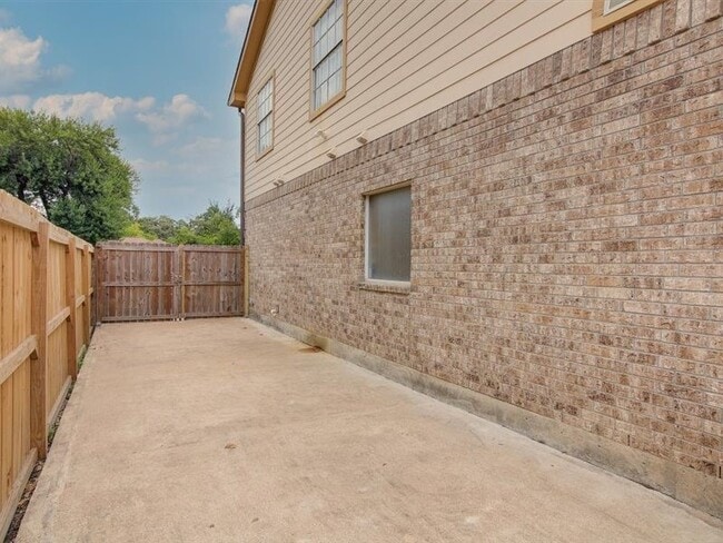 Building Photo - 8422 Tavenor Ln