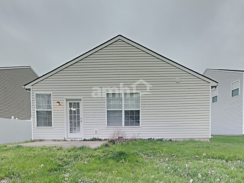 Building Photo - 15476 Old Pond Cir