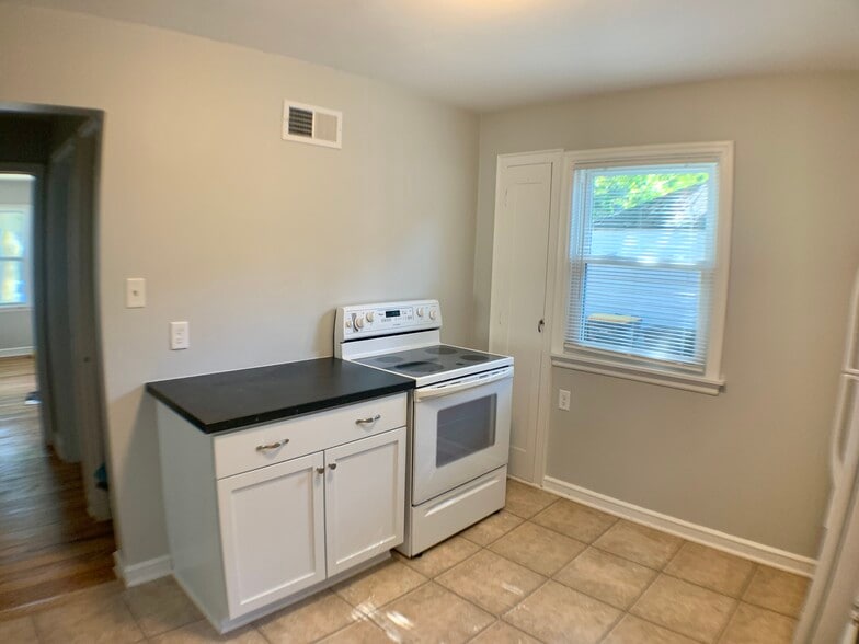 Kitchen - 6603 Milwaukee Ave