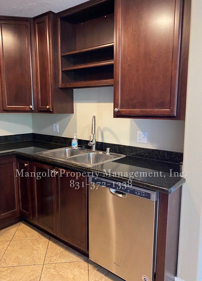 Building Photo - Spacious and Cozy Condo In Willow Glen - R...