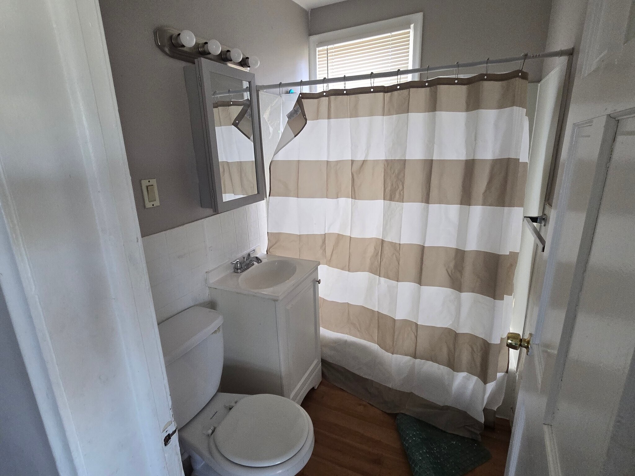 Building Photo - 3105 N Girard Ave