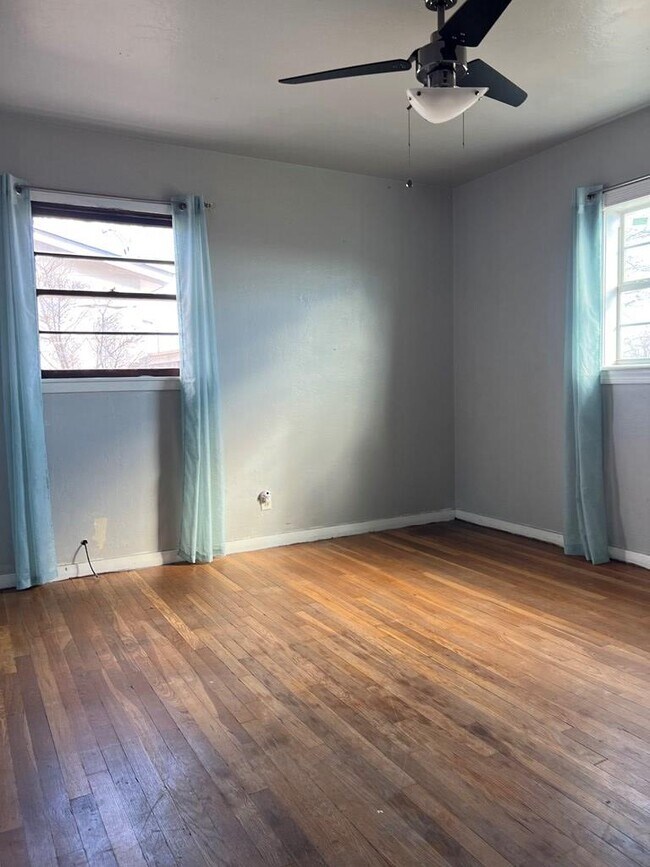 Building Photo - 1110 E 42nd St