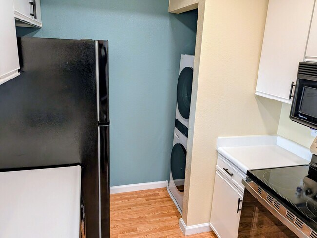 Building Photo - 2709 Oak Rd