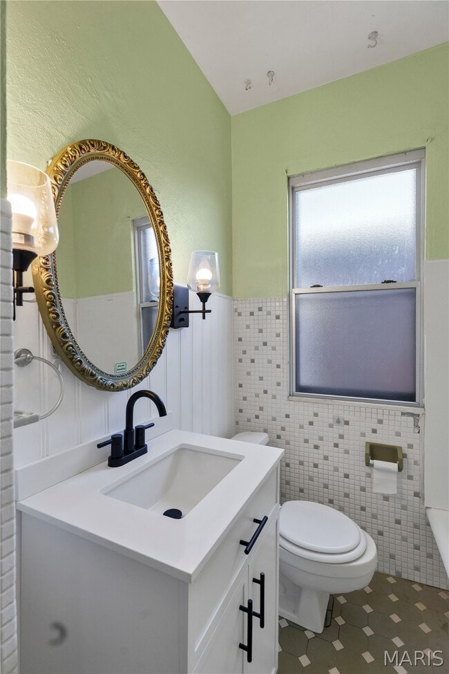 Building Photo - 3915 Schiller Pl