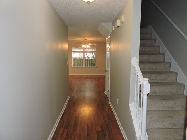 Building Photo - 132 Swaying Pine Ct