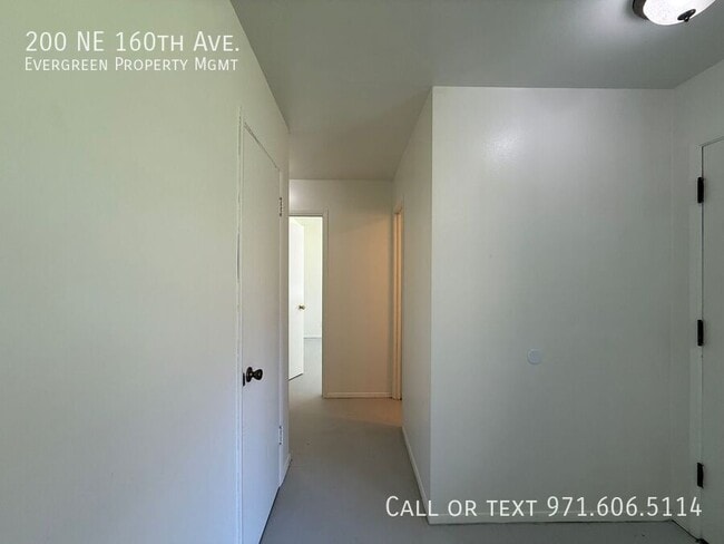 Building Photo - 200 NE 160th Ave