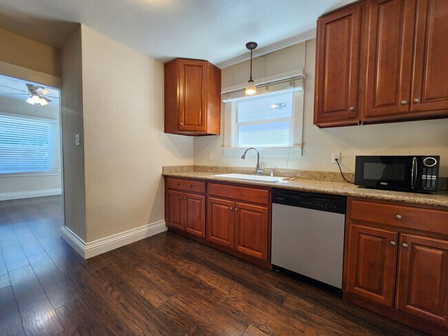 Building Photo - 143 9th St
