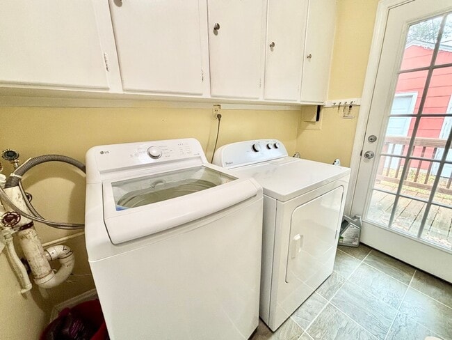 Building Photo - Cozy Home in Norfolk!