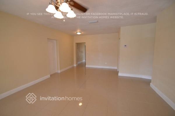 Building Photo - 11235 NW 61st Ave