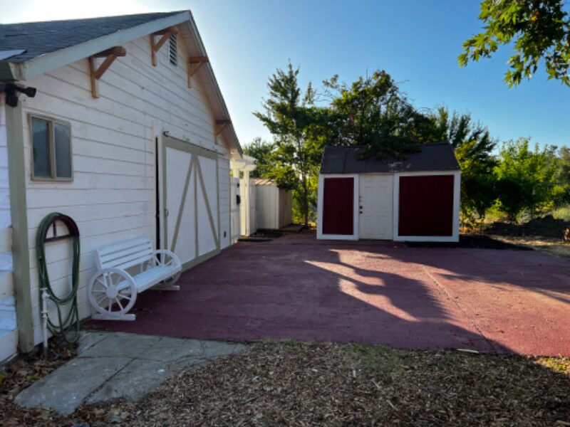 Building Photo - 657 Madrone Ave
