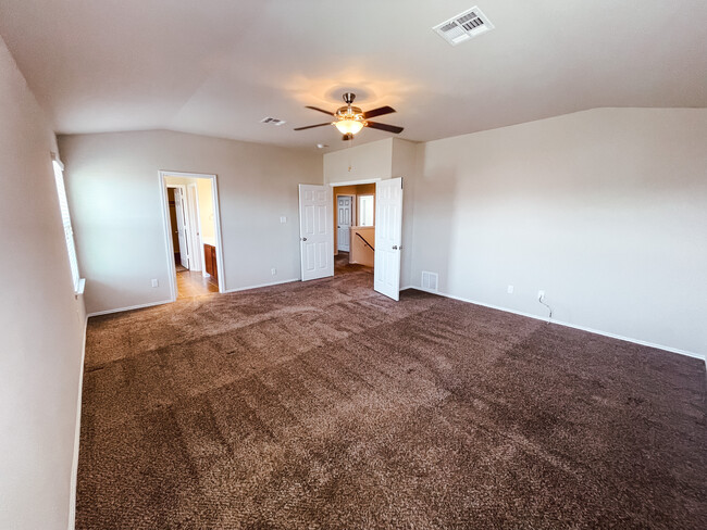 Master Bedroom - 4904 Bridgewood Dr