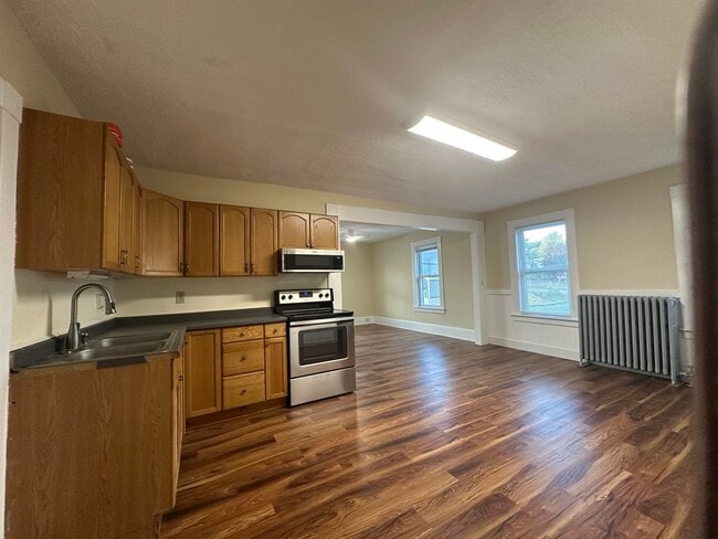 Primary Photo - 34 Maple St