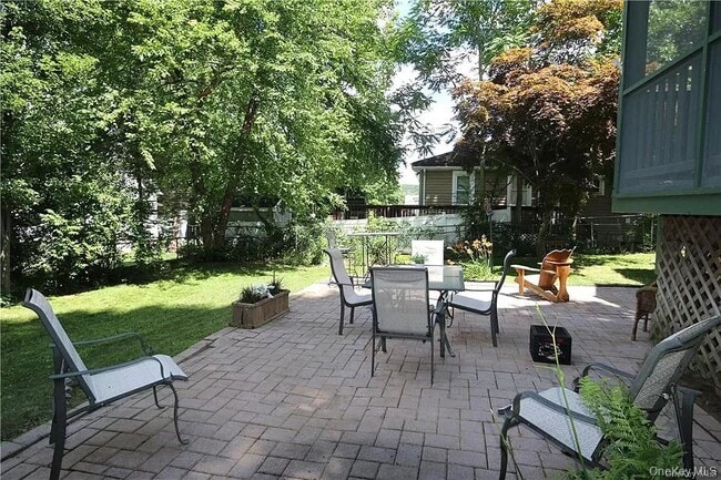 Building Photo - 12 Mamanasco Rd