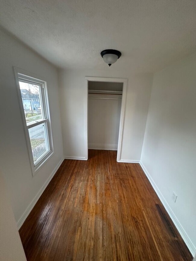 Building Photo - Charming 4-Bedroom Single-Family Rental in Rochester – Ready for Move In