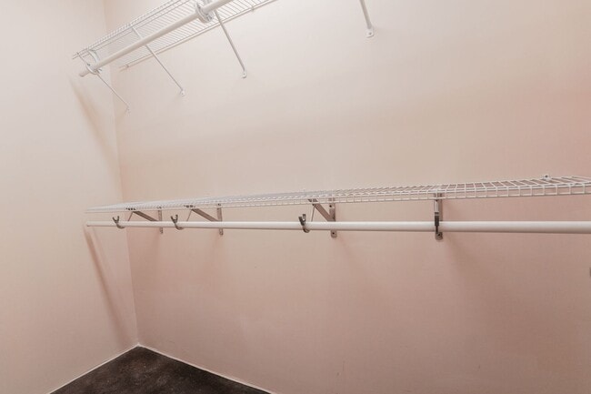 Building Photo - Fully Furnished 2-Level Condo for Traveling Nurses | 1,549 Sq Ft | Private Parking | Shared Living