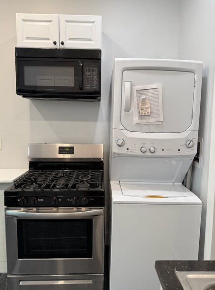 Building Photo - 828 Corinthian Ave