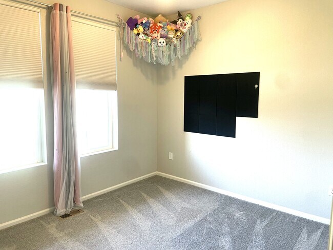 Building Photo - 4420 S Perth Ct