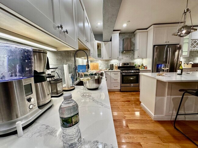 Building Photo - 11 S Mason St