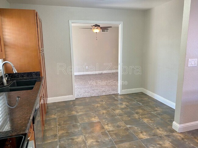 Building Photo - 1216 Rose Ave