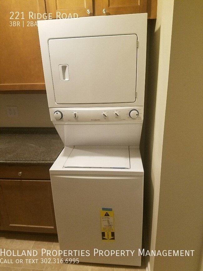 Building Photo - 221 Ridge Rd