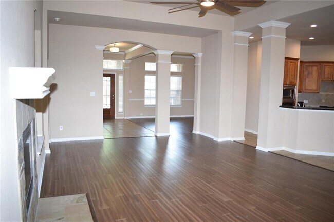 Building Photo - 7233 Via Dono Dr