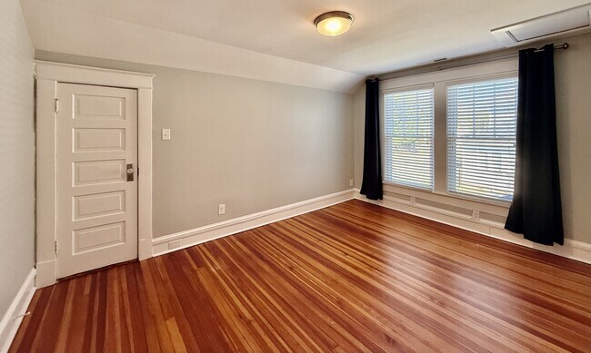 Building Photo - 107 W Geer St