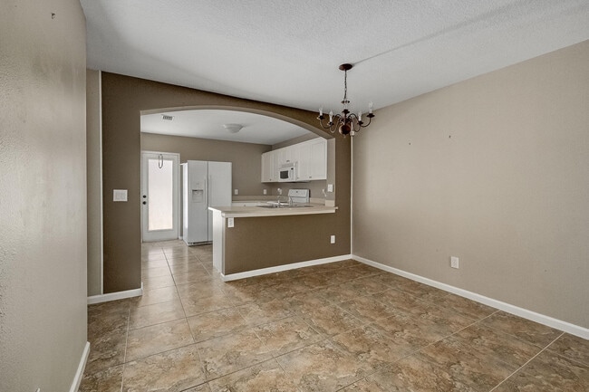 Building Photo - 1075 Luminary Cir