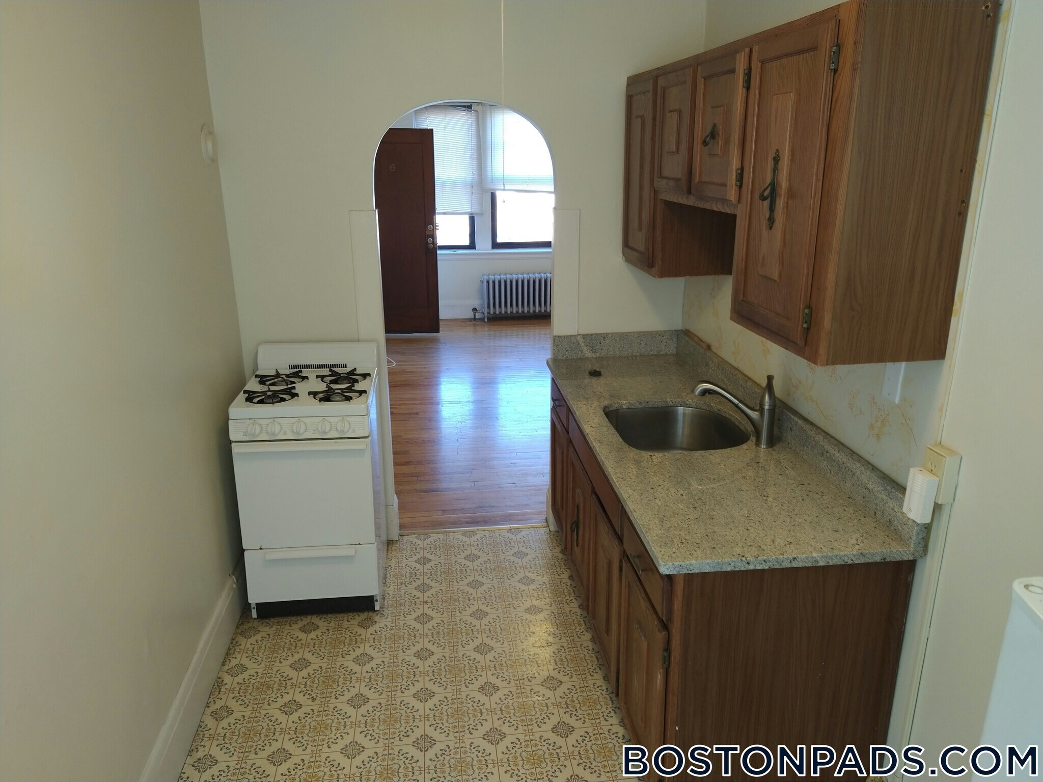 Building Photo - 349 Pleasant St