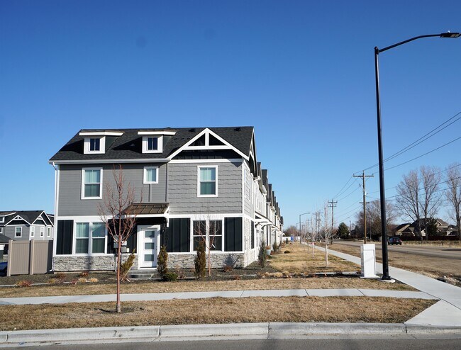 Building Photo - 5928 S Jessenia Ln