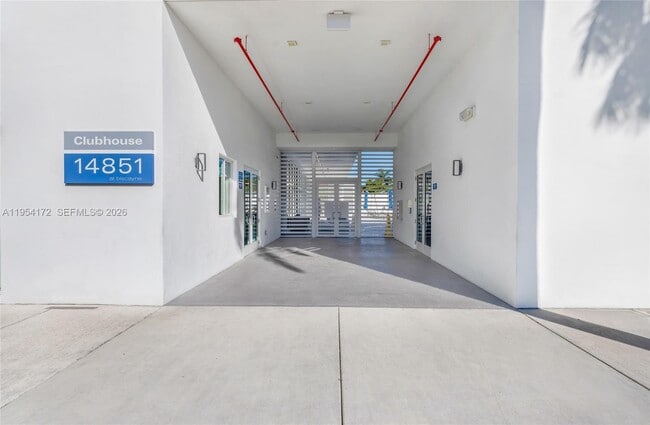 Building Photo - 14951 Royal Oaks Ln