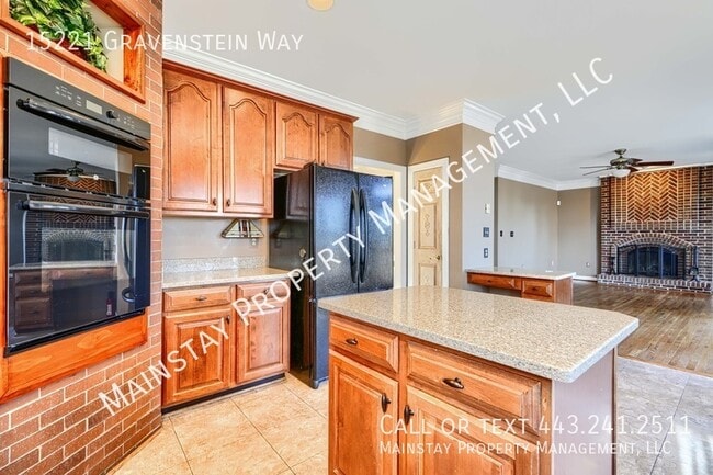 Building Photo - 15221 Gravenstein Way