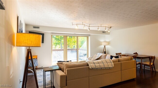 Building Photo - 9761 Sunrise Blvd