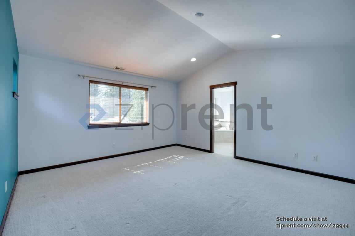 Building Photo - Unit