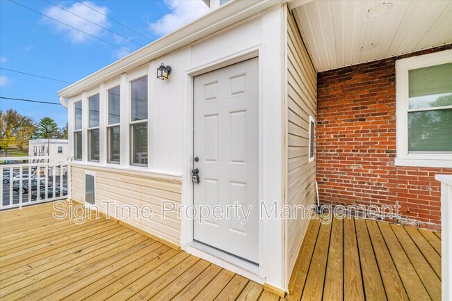 Building Photo - 25 Wayside Ave