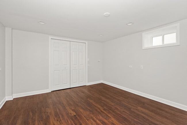 Building Photo - 7254 N Osceola Ave