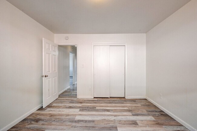 Building Photo - $1,885.00 - 4 Beds, 2 Bath, Duplex in Litt...