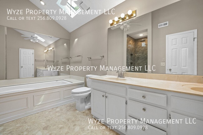 Building Photo - 2202 Manchester Cir SW
