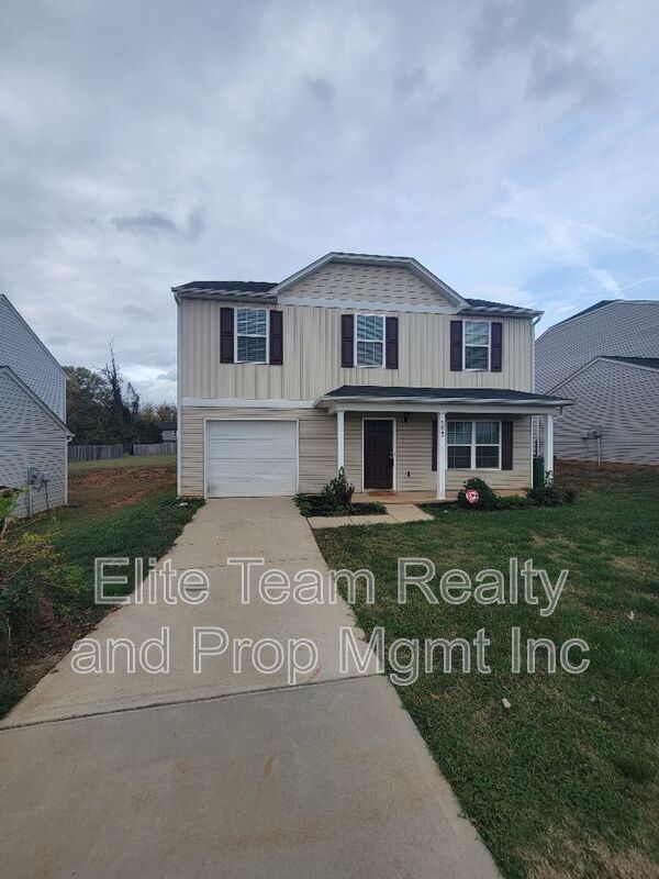 Primary Photo - 5823 Hewitt Dr